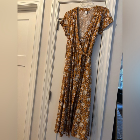 Old Navy Wrap Dress - Picture 3 of 6